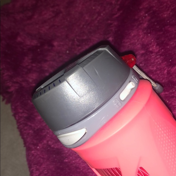 Water bottle - Picture 3 of 5